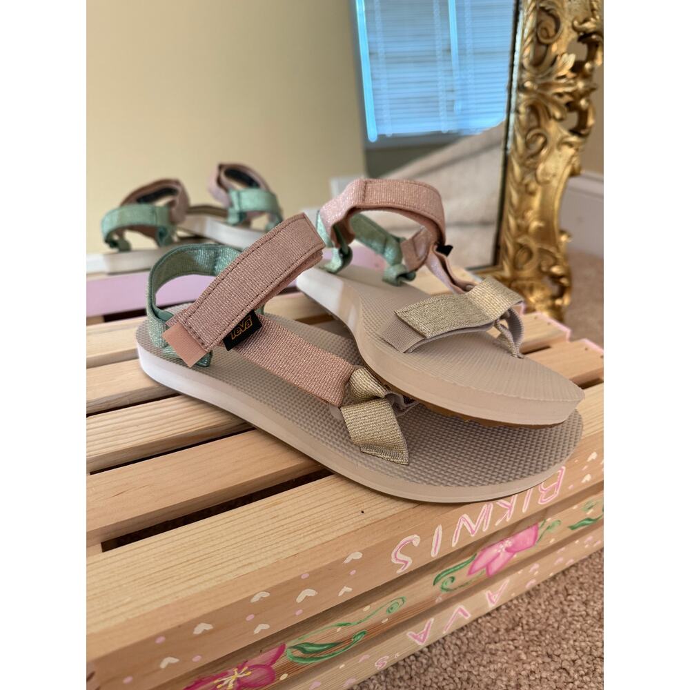 Teva Women's Sandals - Size 7 - Like New Condition - Picture 5 of 7